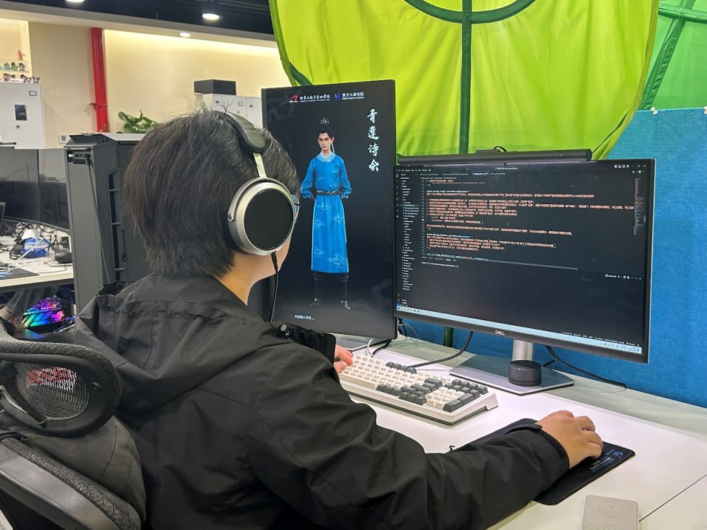 高质量AI开发者如何速成？百度在中国传媒大学开“AI第一课”