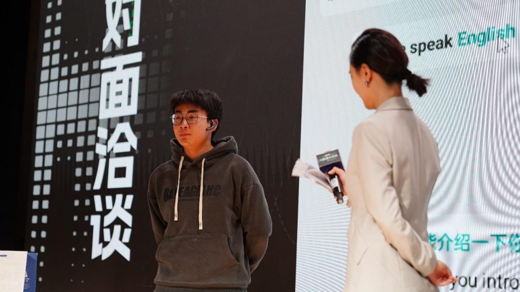 AI 与人工同传首次正面交锋，翻译完整性成优势