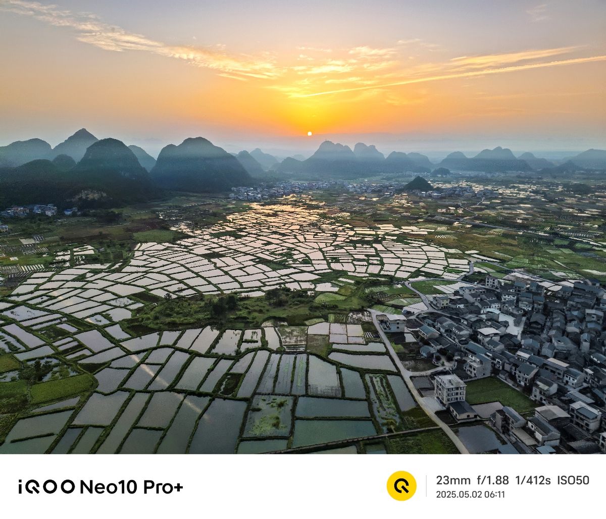 2K屏骁龙双芯旗舰 “超配双芯战神”iQOO Neo10 Pro+发布