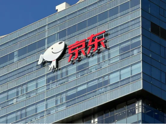 刘强东低调加仓具身智能，京东这次要打“实体牌”