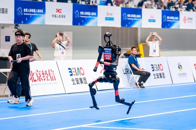 人形机器人“跑”向实用，2025电博会成最佳T台！