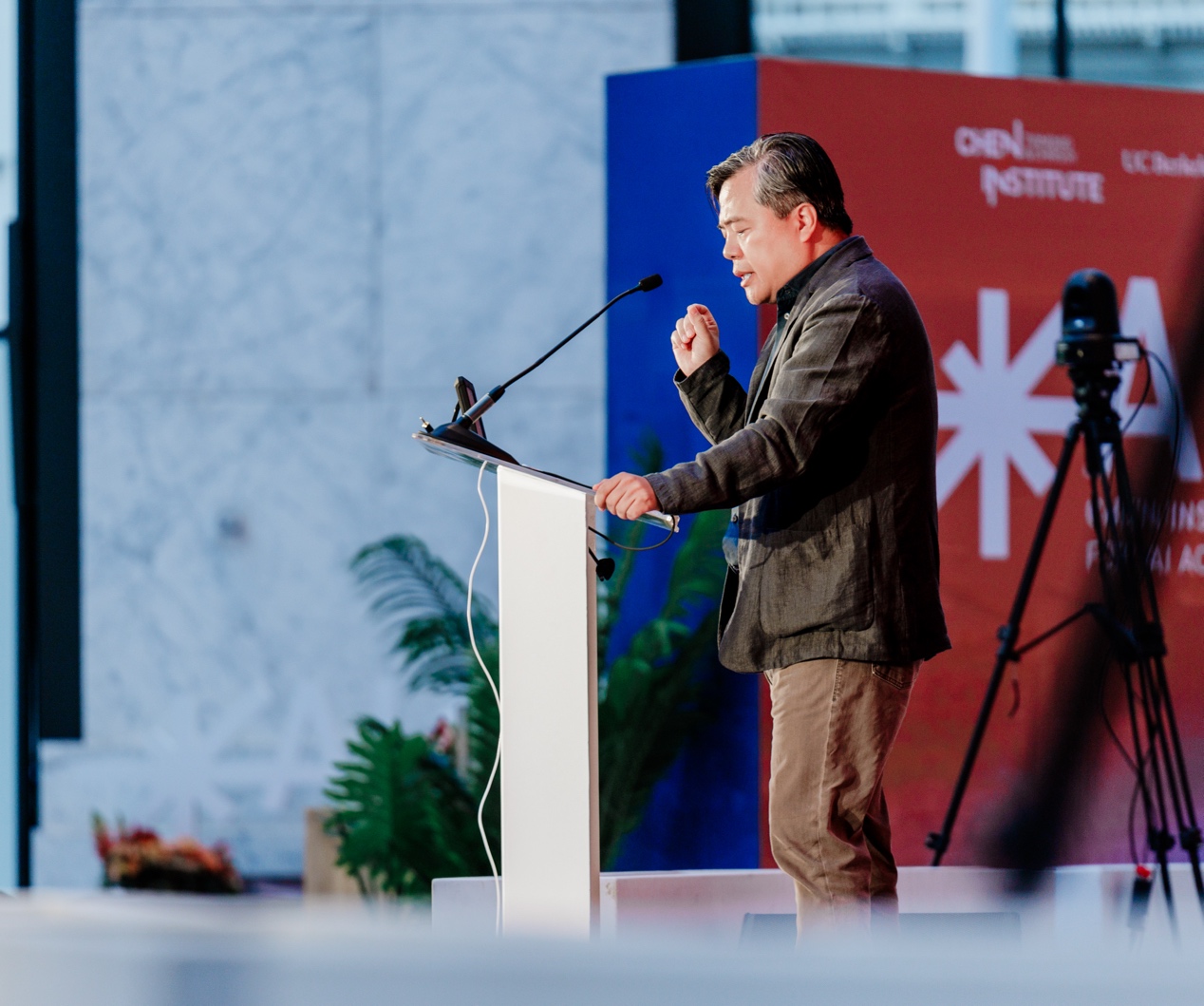 陈天桥在AIAS上提出：发现式AI而不是生成式AI是AGI的标准